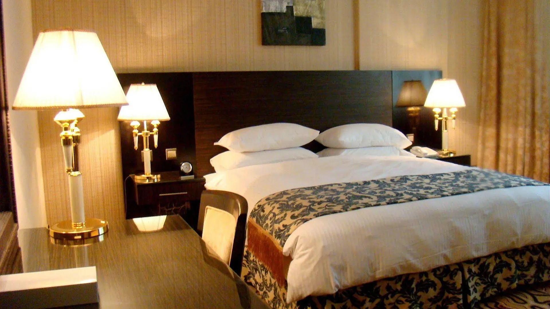Sharjah Palace Hotel 4*,